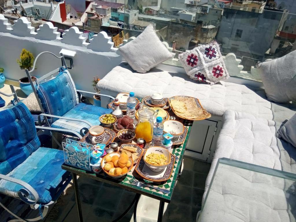 Dar Tinjaa Bed and Breakfast Tanger Exteriör bild