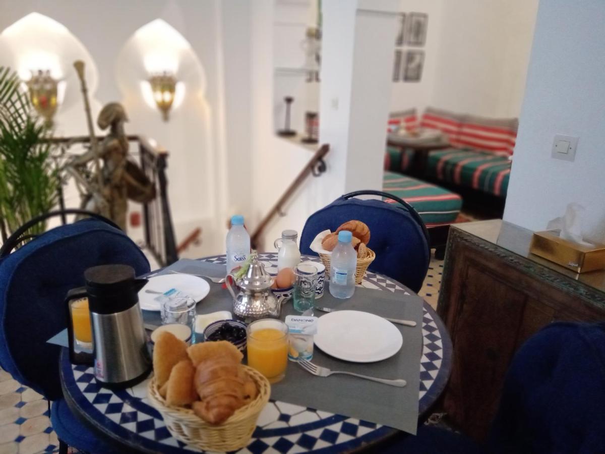 Dar Tinjaa Bed and Breakfast Tanger Exteriör bild